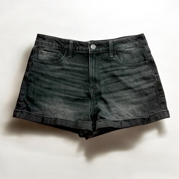 SO Pants - SO Black Jean Mom Shorts High-Waisted Cuffed 13 / 31W